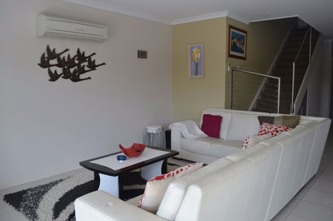 Cypress Townhouse - Port Augusta Accommodation 2