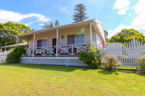 Embrace Cottage At Catherine Hill Bay - Port Augusta Accommodation 0