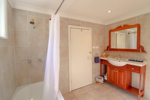 Embrace Cottage At Catherine Hill Bay - Port Augusta Accommodation 7