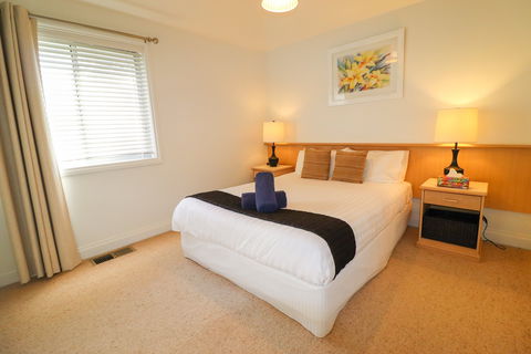 Shearwater Deluxe Villa - Port Augusta Accommodation 4