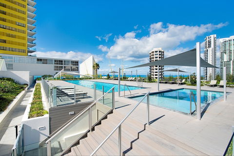 ULTIQA Air On Broadbeach - Port Augusta Accommodation 1