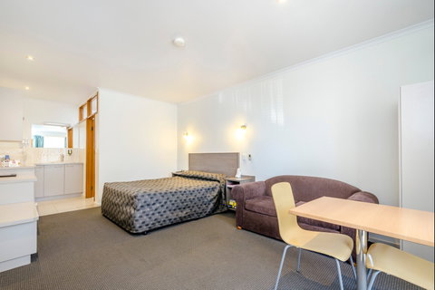 Werribee Motel & Apartments - Port Augusta Accommodation 1