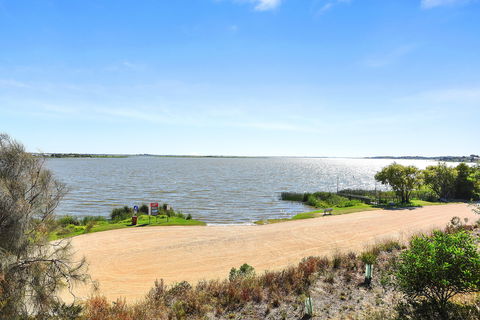 25 Captain Sturt Parade - Hindmarsh Island - Port Augusta Accommodation 1