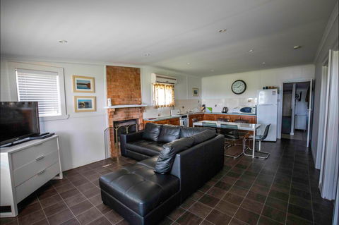 731 East Front Road Via Mannum -River Shack Rentals - Port Augusta Accommodation 1