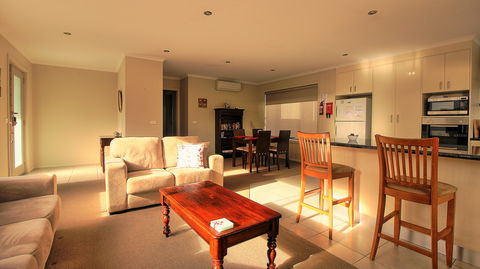 Hobart Villa On Moir - Port Augusta Accommodation 0