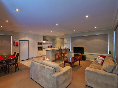 Hobart Villa On Moir - Port Augusta Accommodation 1