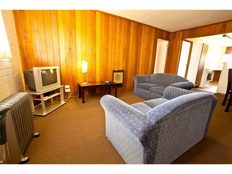 Snowy Mountains Resort - Port Augusta Accommodation 1