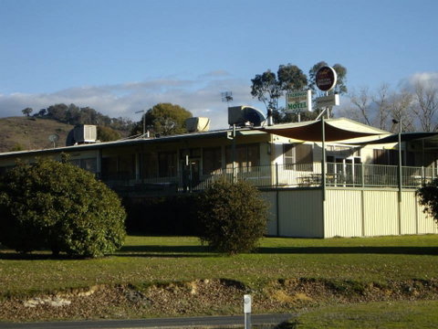 Talbingo Country Club - Port Augusta Accommodation 0