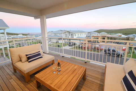 Illaroo At Catherine Hill Bay - Port Augusta Accommodation 2