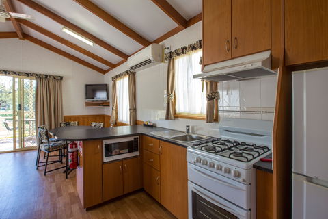Euston Cabin Resort - Port Augusta Accommodation 2
