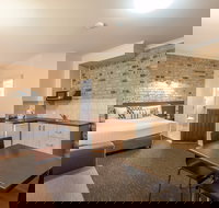 Highlander Motor Inn and Apartments