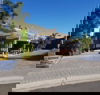 Johlie's Boathouse - Port Augusta Accommodation