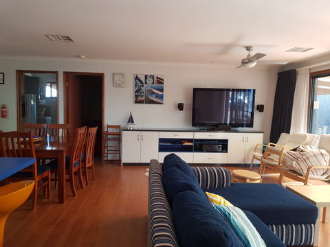 Johlie's Boathouse - Port Augusta Accommodation 2