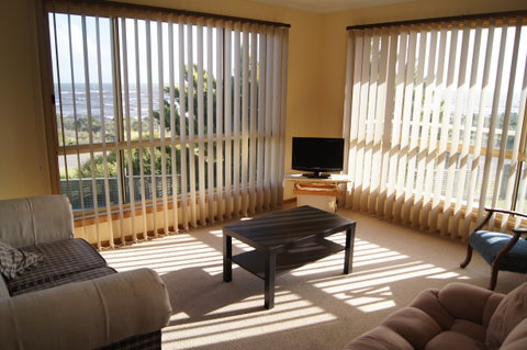 Meredith Place - Port Augusta Accommodation 2