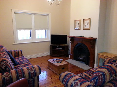 Phoenix Cottage - Port Augusta Accommodation 1