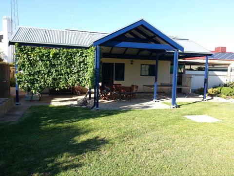 Phoenix Cottage - Port Augusta Accommodation 2
