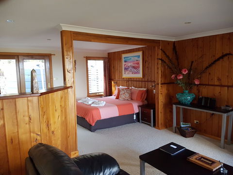 Bed In The Treetops - Port Augusta Accommodation 1