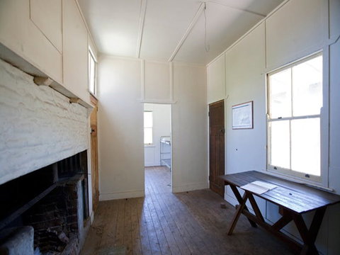 Brackens Hut - Port Augusta Accommodation 2