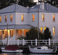 Oscars Waterfront Boutique Hotel