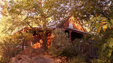 Artscape Cottage Beechworth - Port Augusta Accommodation 0