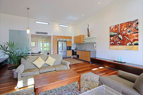 Beach Villa 17, East On Byron - Port Augusta Accommodation 0