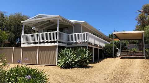 Catching Waves - Port Augusta Accommodation 0