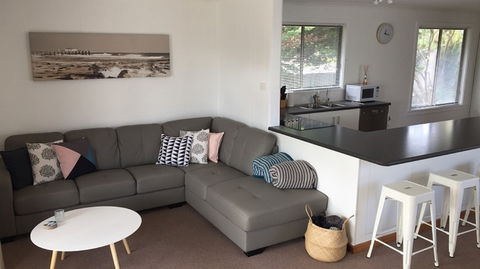Catching Waves - Port Augusta Accommodation 1