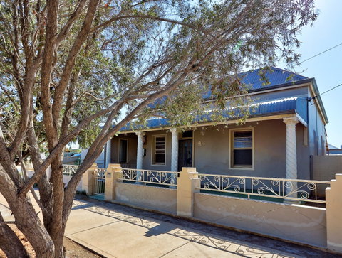 McCulloch's Rest - Port Augusta Accommodation 0