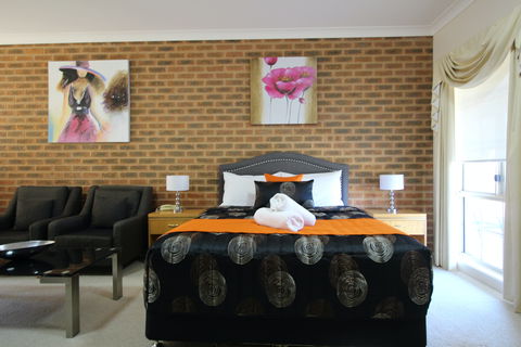 Motel Views Yackandandah - Port Augusta Accommodation 0