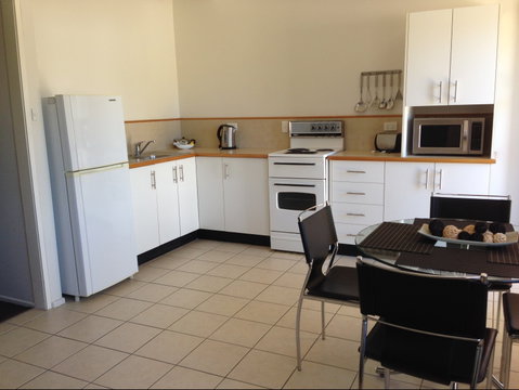Palm View Holiday Apartments - Port Augusta Accommodation 2