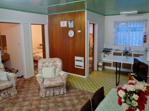 Parkers Holiday Cottages - Port Augusta Accommodation 1