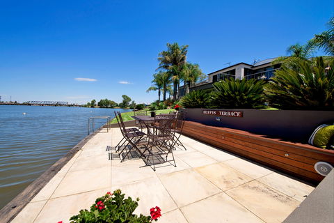 Waterfront Holiday Houses - Port Augusta Accommodation 0