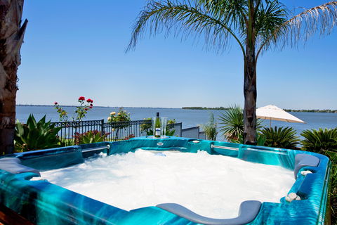 Waterfront Holiday Houses - Port Augusta Accommodation 1
