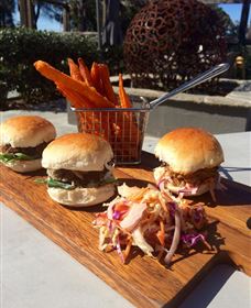 Hollydene Estate Wines And Vines Restaurant - Port Augusta Accommodation 4
