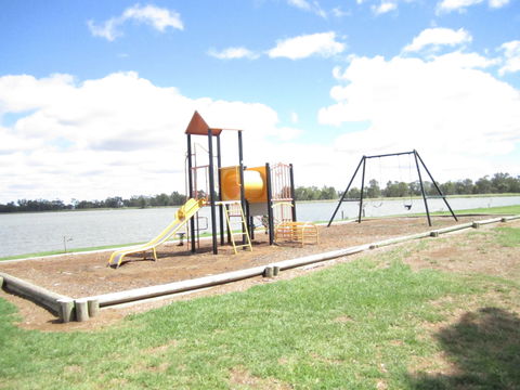 Gum Bend Lake - Port Augusta Accommodation 0