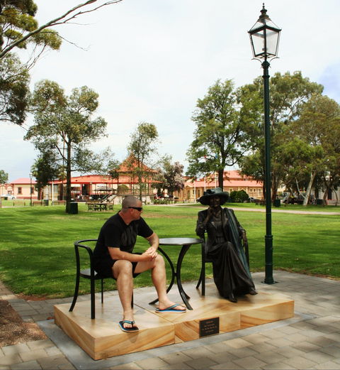 Gladstone Square - Port Augusta Accommodation 1