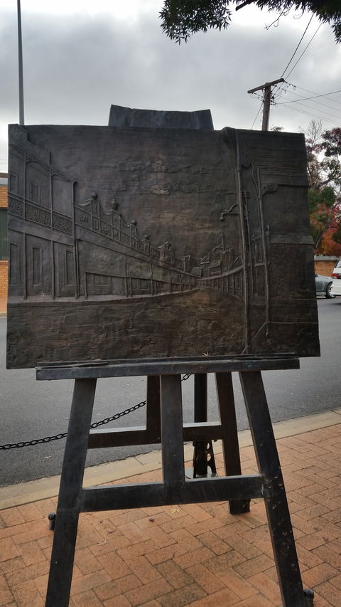 Russell Drysdale Easel Sculpture - Port Augusta Accommodation 0
