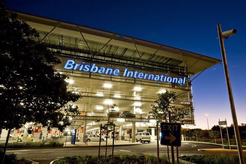4 Seat SUV Sedan | Brisbane Airport - Sunshine Coast Private Transfer - Port Augusta Accommodation 2