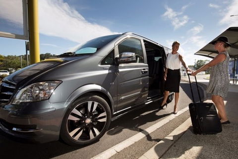 4 Seat SUV Sedan | Sunshine Coast Airport Private Transfer - Port Augusta Accommodation 5