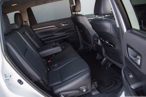 4 Seat SUV Sedan | Sunshine Coast Airport Private Transfer - Port Augusta Accommodation 1