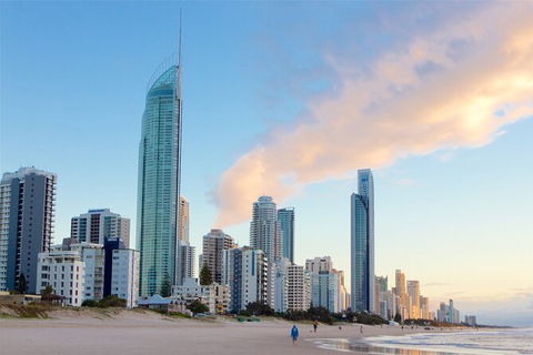Gold Coast Airport Transfers : Gold Coast City To Airport OOL In Luxury Van - Port Augusta Accommodation 2