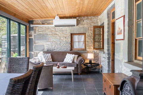 Reillys Wines Heritage Cottages - Port Augusta Accommodation 7