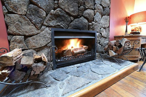 Fire Dreaming - Port Augusta Accommodation 0