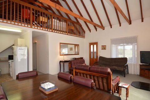 Madigan Wine Country Cottages - Port Augusta Accommodation 3