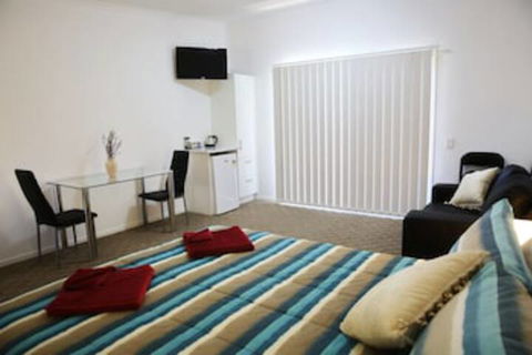 Honeybee Country Accommodation - Port Augusta Accommodation 0