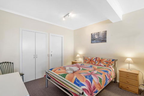 Black Dolphin Waterfront Apartment - Port Augusta Accommodation 5