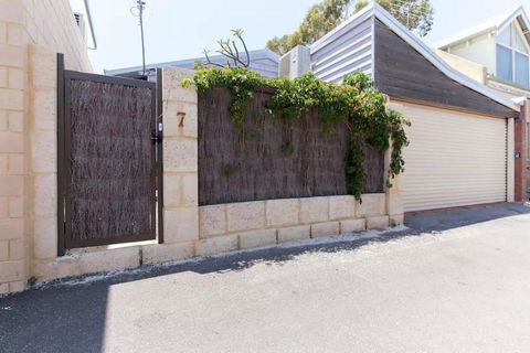 Laneway Studio Heart Of Fremantle - Port Augusta Accommodation 6