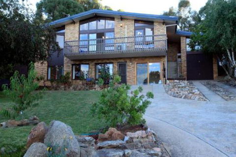 Alpine Apartment Great Location With Views Of Lake Jindabyne - Port Augusta Accommodation 0