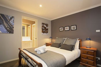 Acacia 2 - Luxurious Holiday Townhouse - Port Augusta Accommodation 0