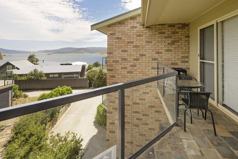 Caribou 3 - Modern & Spacious With Views Over Lake Jindabyne - Port Augusta Accommodation 1